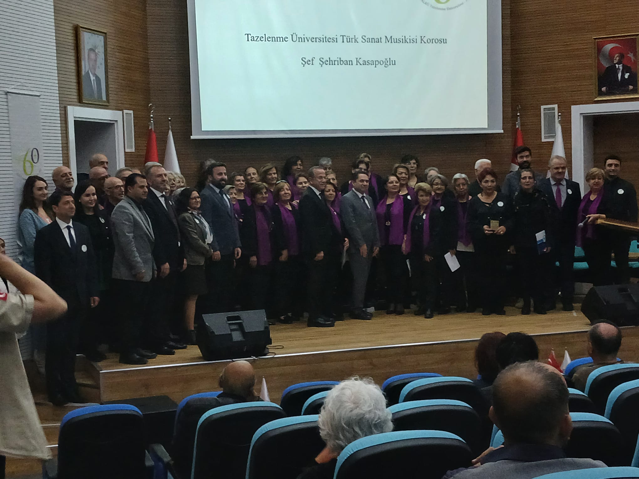 TAZELENME ÖĞRENCİLERİNDEN SERGİ VE KORO ETKİNLİĞİ