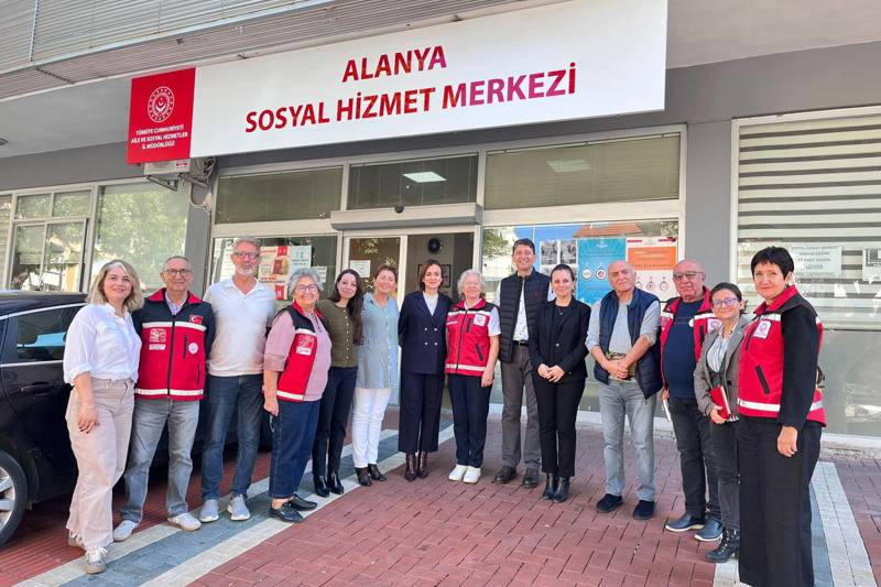 ALANYA SOSYAL HİZMET MERKEZİNE ÖĞRENCİLERİMİZDEN ZİYARET
