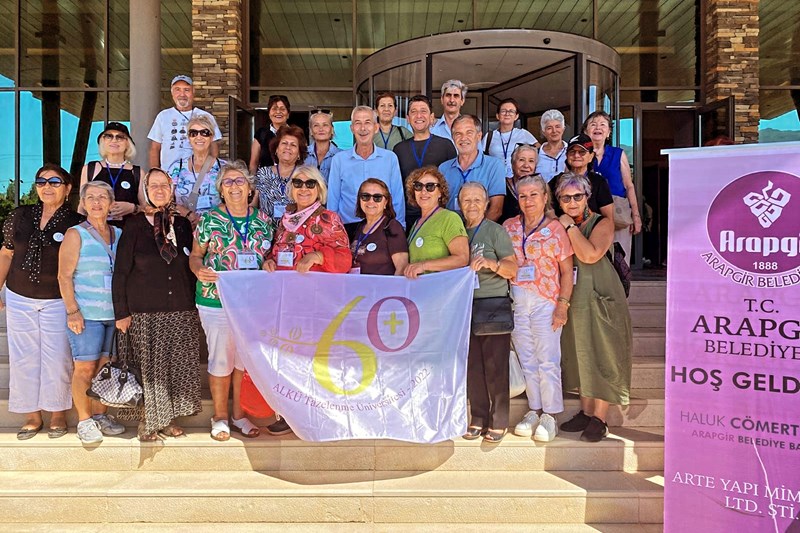 ÖĞRENCİLERİMİZLE ULUSLARARASI YAŞLILIKTA SAĞLIK ve ESENLİK FESTİVALİNDE 