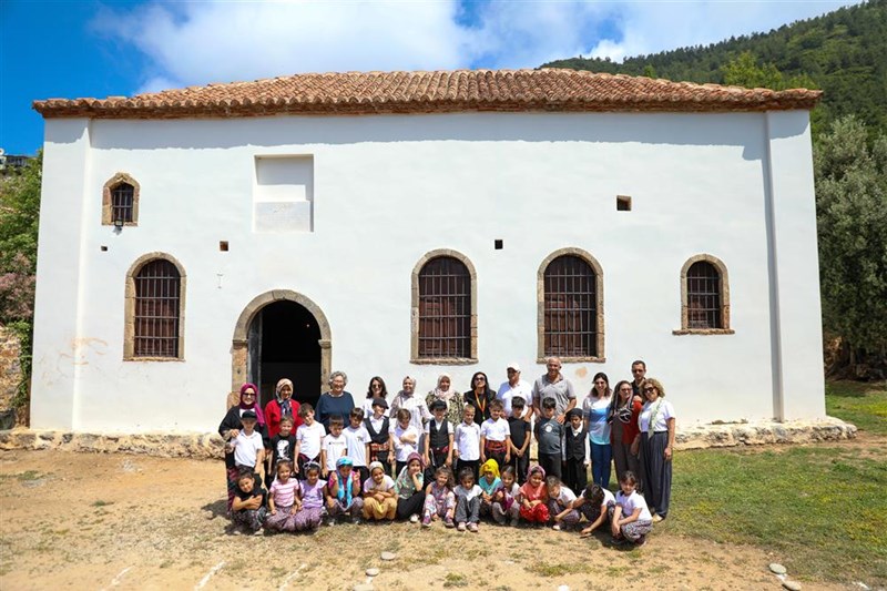 TAZE-ÇOCUK GELENEKSEL ALANYA YÖRÜK OYUNLARINDA BULUŞTU TAZE-ÇOCUK GELENEKSEL ALANYA YÖRÜK OYUNLARINDA BULUŞTU