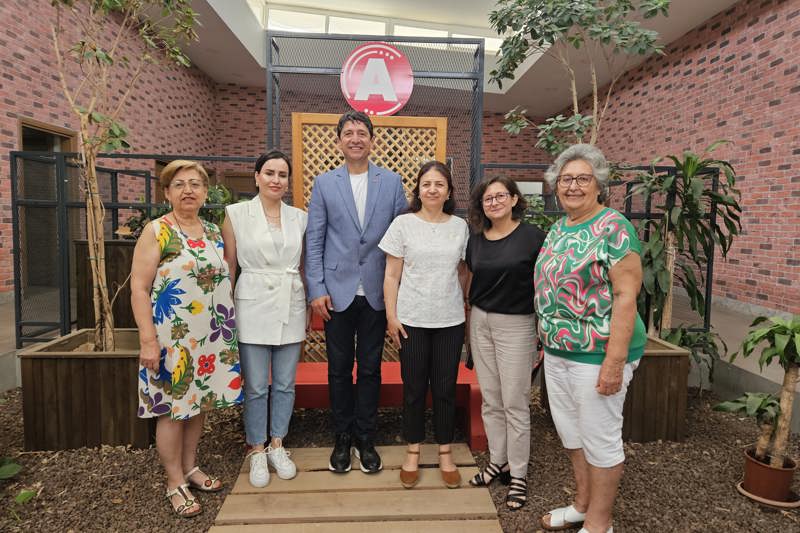 ALKÜ TAZELENME ÖĞRENCİLERİNDEN ALANYA GAZETECİLER CEMİYETİ BAŞKANINA ZİYARET